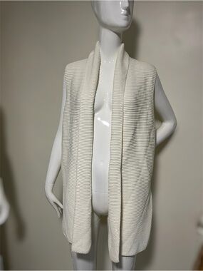 Gap NWT Size STrendy Ivory Chunky Knit Long Sleeveless Sweater Cardigan Jacket.